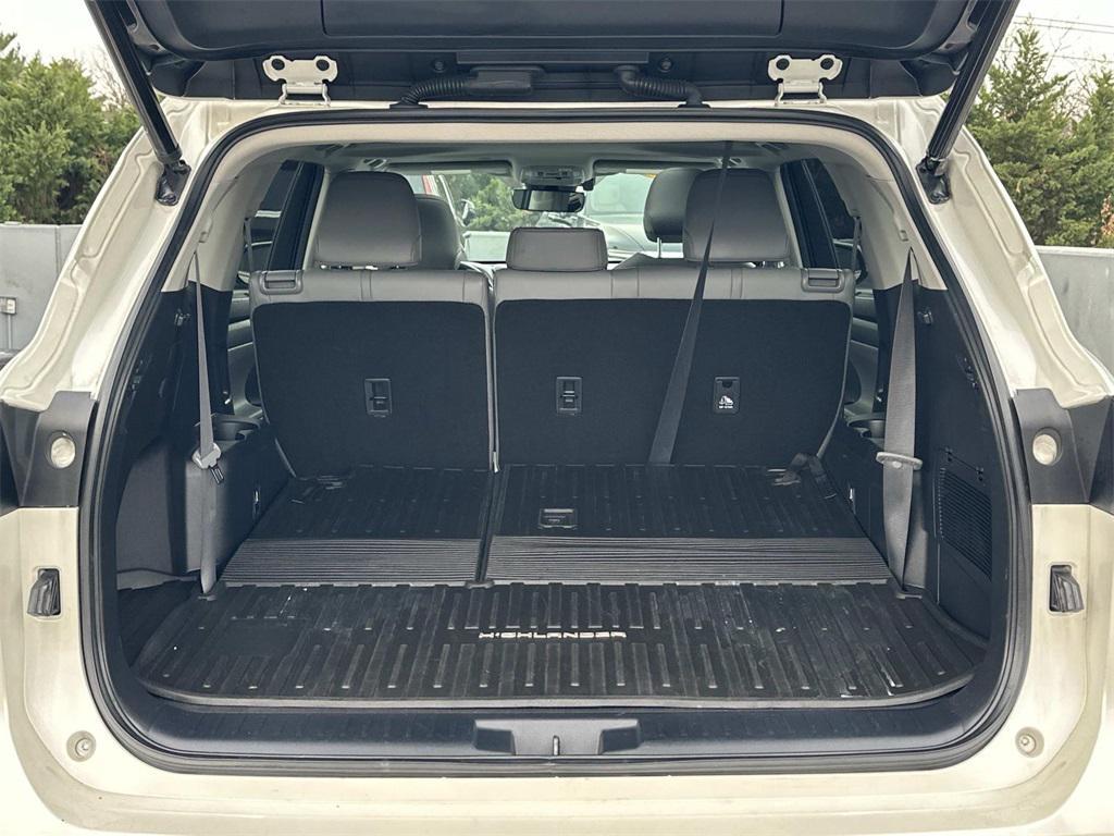 used 2020 Toyota Highlander Hybrid car, priced at $30,750