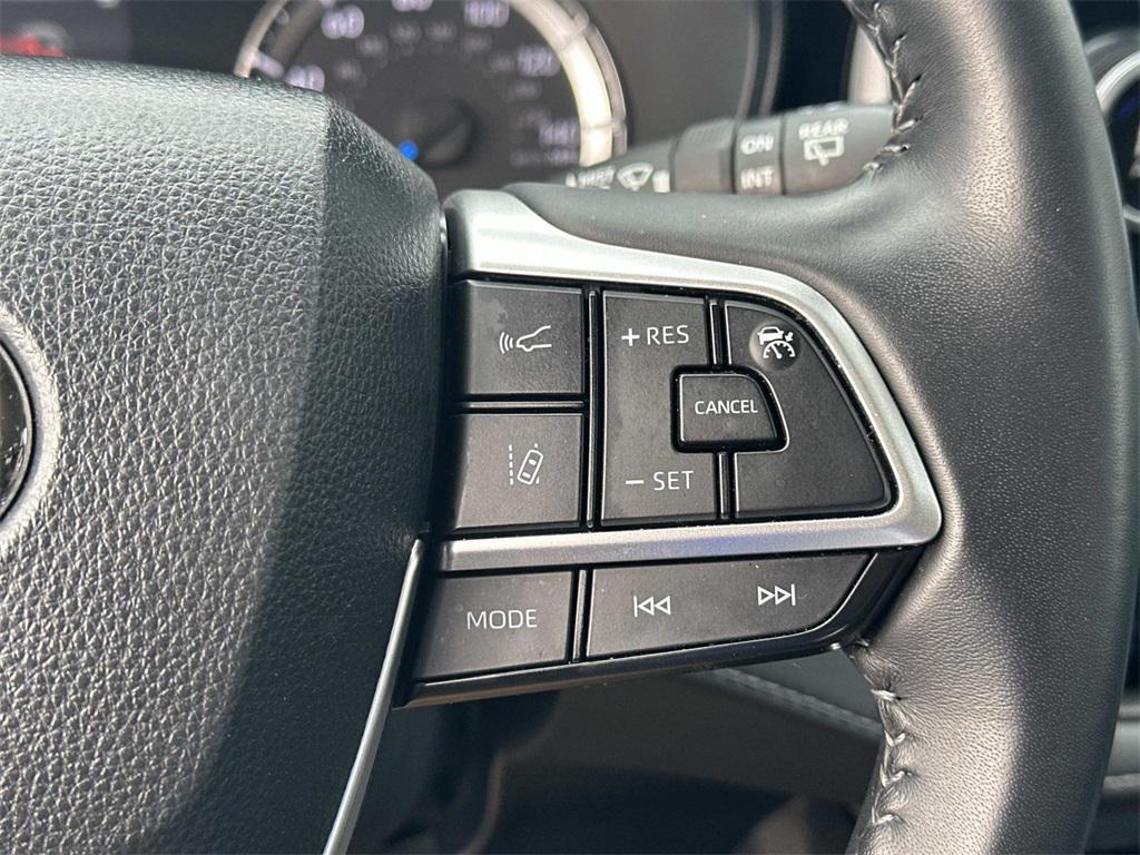 used 2022 Toyota Highlander Hybrid car, priced at $37,000