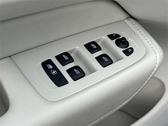 used 2022 Volvo XC60 car, priced at $35,873