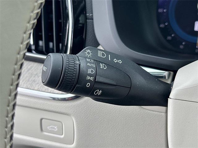 used 2022 Volvo XC60 car, priced at $35,873
