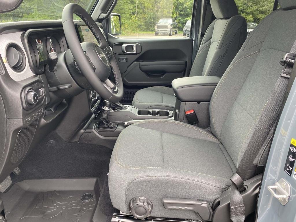 new 2025 Jeep Wrangler car, priced at $47,045