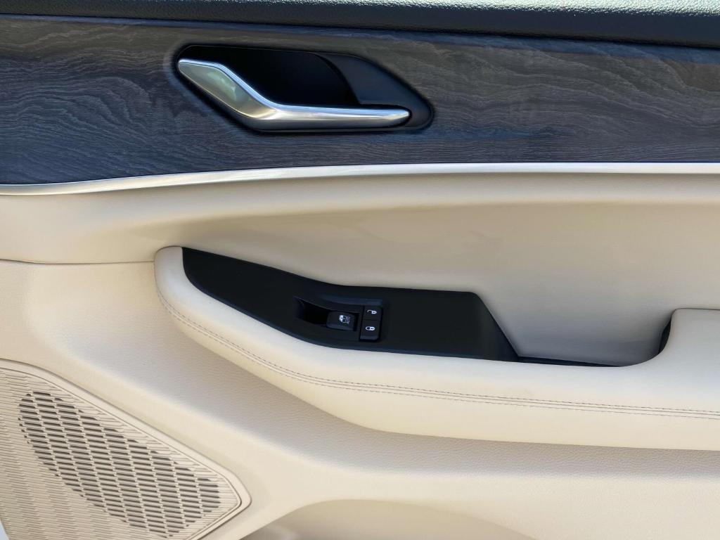 new 2025 Jeep Grand Cherokee car, priced at $43,700