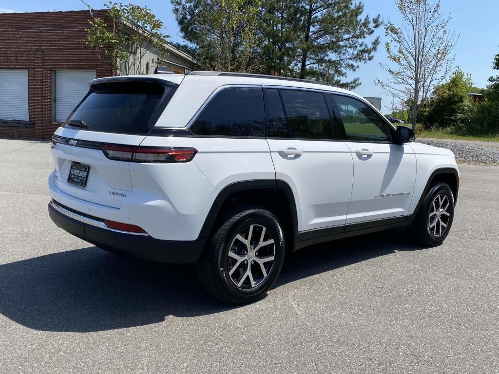new 2025 Jeep Grand Cherokee car, priced at $43,700