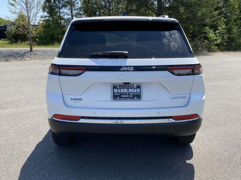new 2025 Jeep Grand Cherokee car, priced at $43,700
