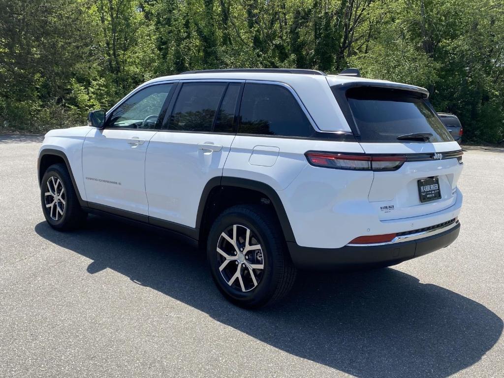 new 2025 Jeep Grand Cherokee car, priced at $43,700
