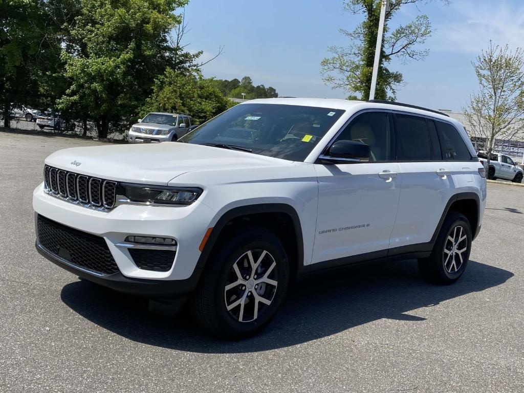 new 2025 Jeep Grand Cherokee car, priced at $43,700