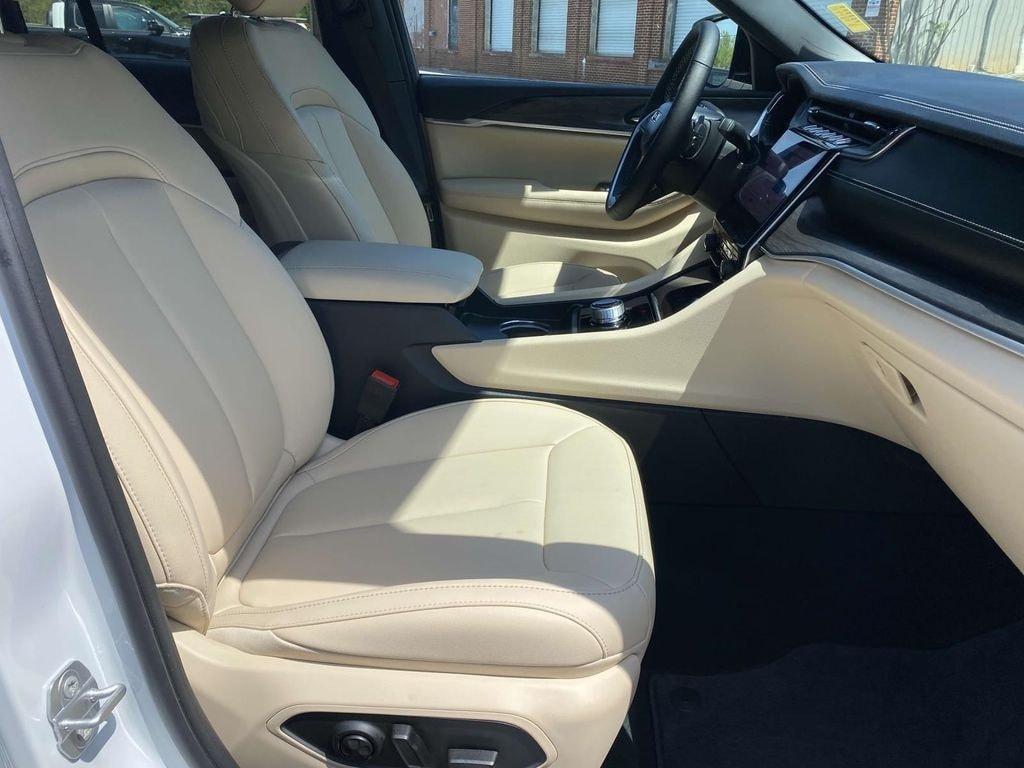new 2025 Jeep Grand Cherokee car, priced at $43,700