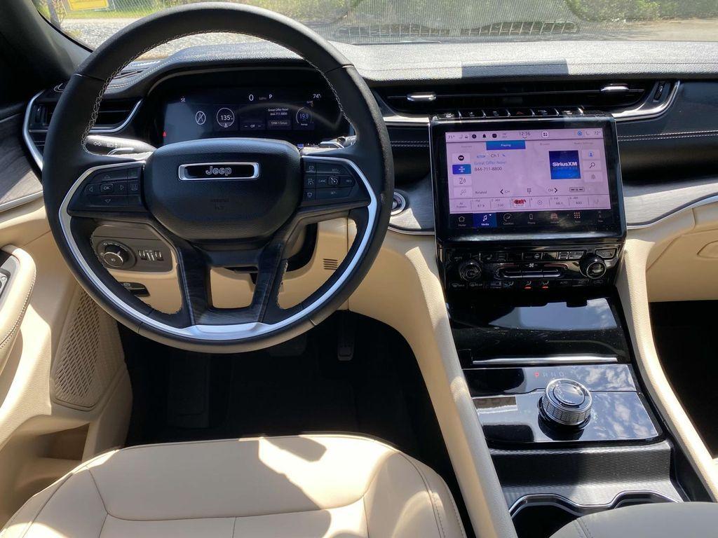 new 2025 Jeep Grand Cherokee car, priced at $43,700