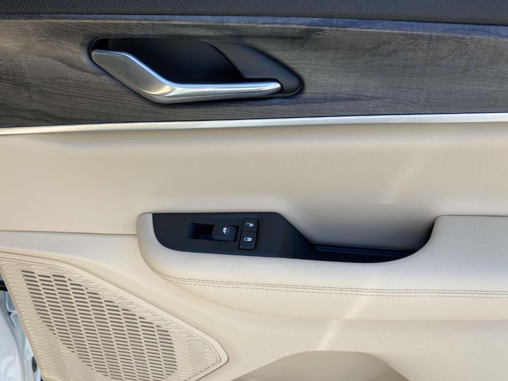 new 2025 Jeep Grand Cherokee car, priced at $43,700