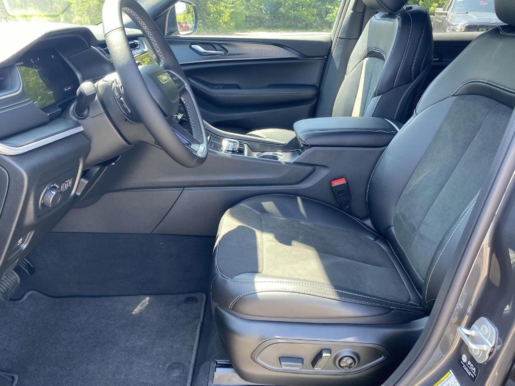 new 2025 Jeep Grand Cherokee L car, priced at $46,462