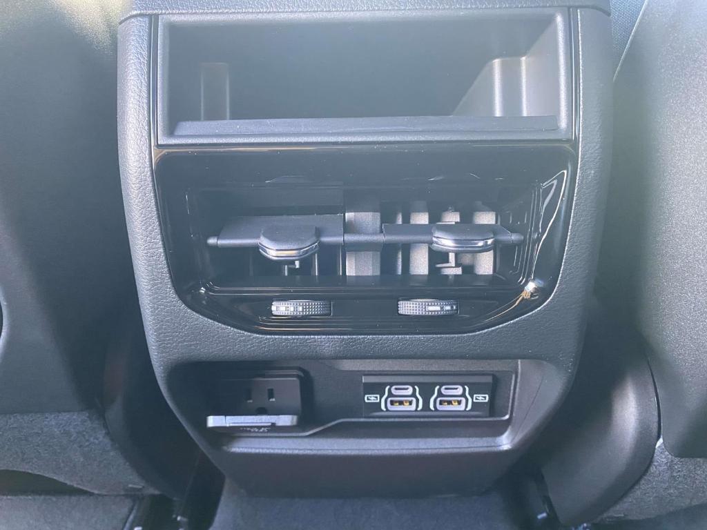new 2025 Jeep Grand Cherokee car, priced at $45,956