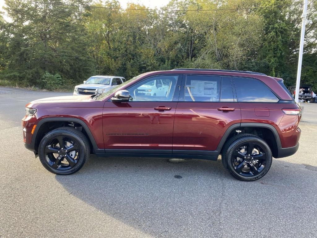 new 2025 Jeep Grand Cherokee car, priced at $45,956