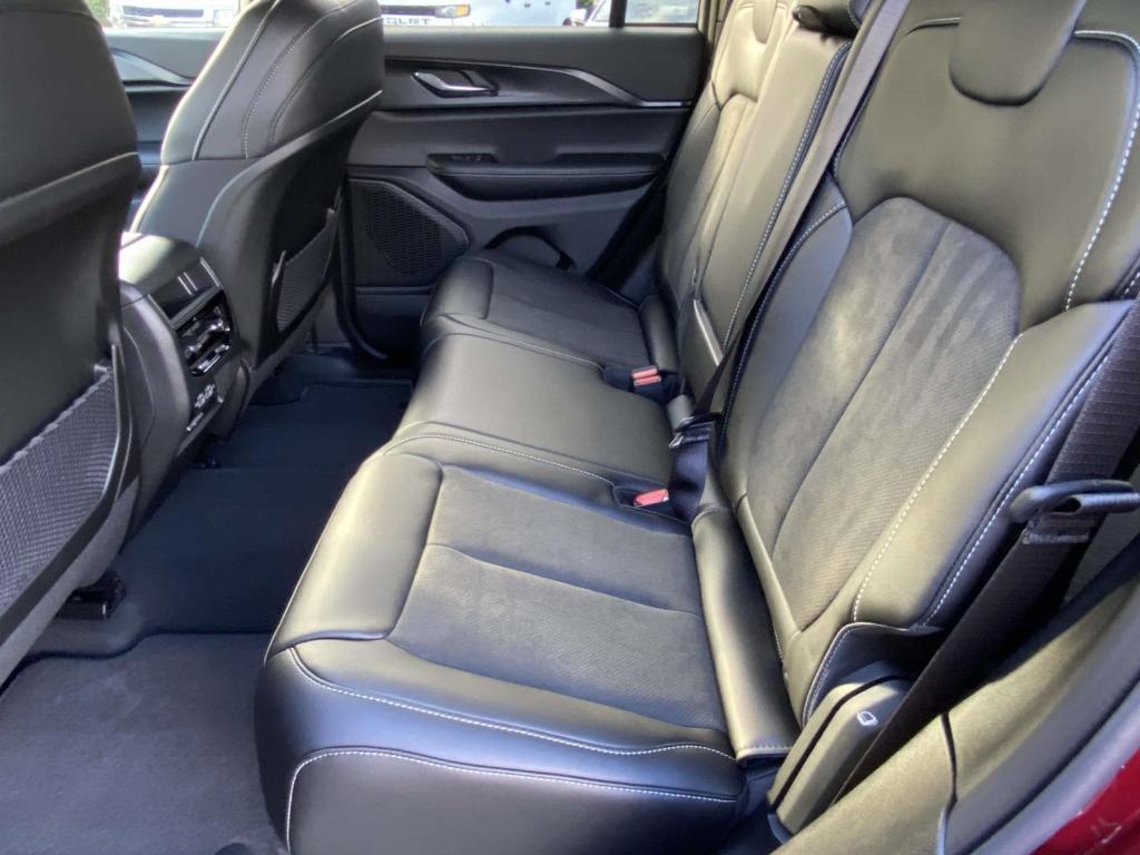 new 2025 Jeep Grand Cherokee car, priced at $45,956