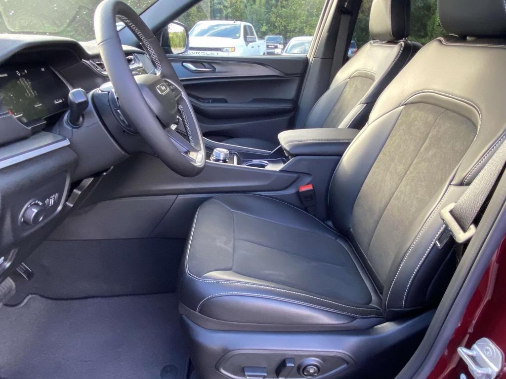 new 2025 Jeep Grand Cherokee car, priced at $45,956