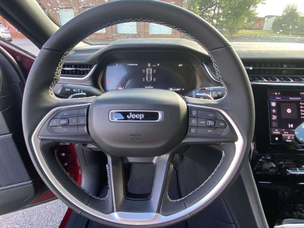 new 2025 Jeep Grand Cherokee car, priced at $45,956