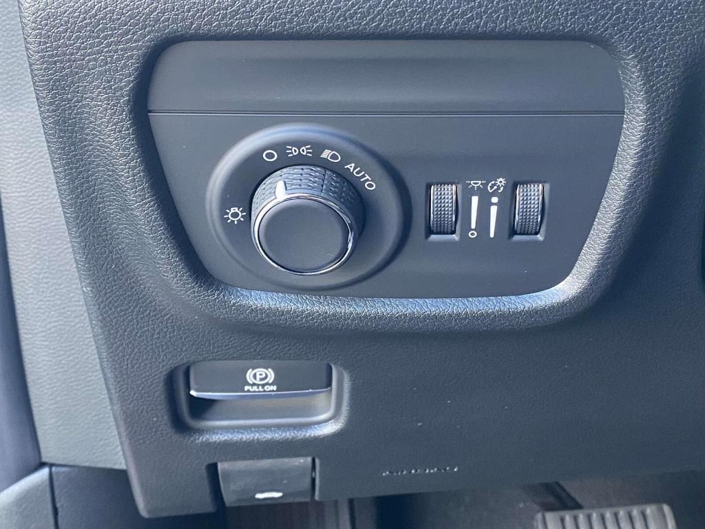 new 2025 Jeep Grand Cherokee car, priced at $45,956