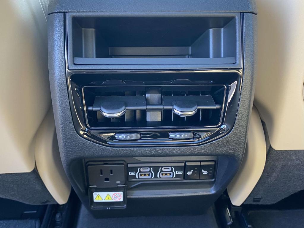 new 2025 Jeep Grand Cherokee car, priced at $44,260