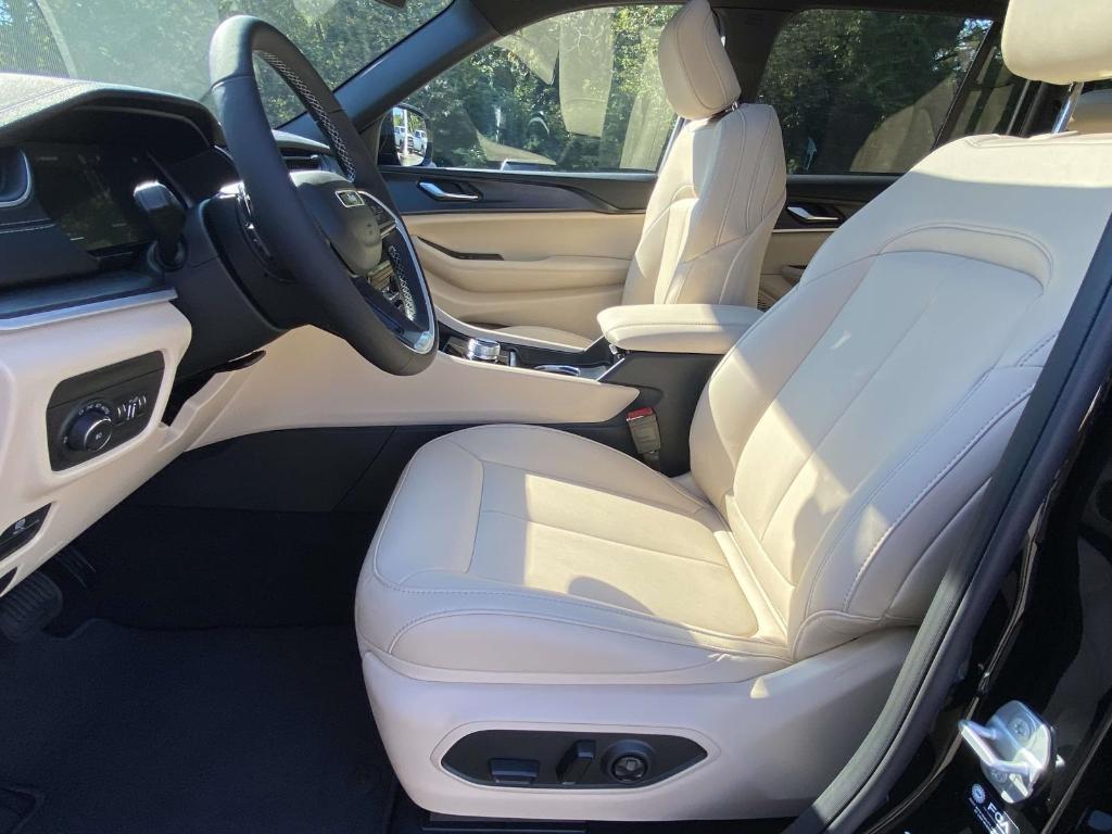 new 2025 Jeep Grand Cherokee car, priced at $44,260