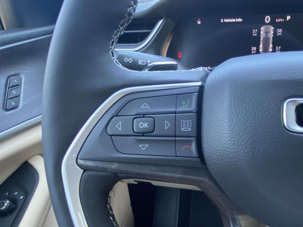 new 2025 Jeep Grand Cherokee car, priced at $44,260