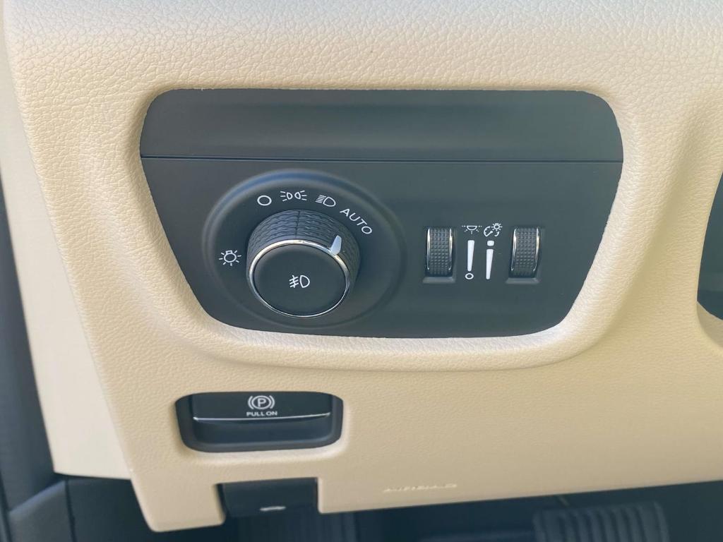new 2025 Jeep Grand Cherokee car, priced at $44,260