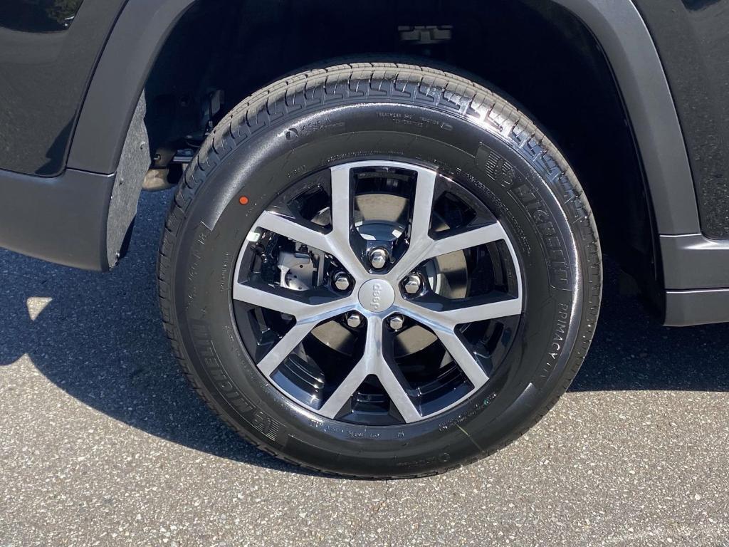 new 2025 Jeep Grand Cherokee car, priced at $44,260