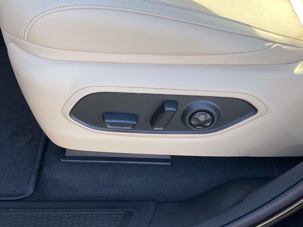 new 2025 Jeep Grand Cherokee car, priced at $44,260