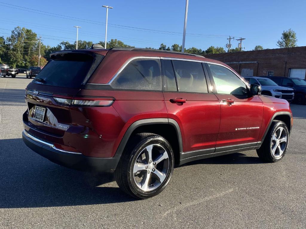 new 2025 Jeep Grand Cherokee car, priced at $49,977