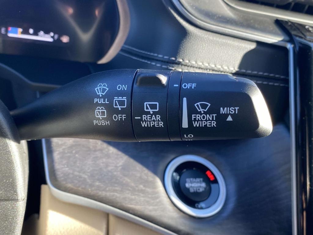 new 2025 Jeep Grand Cherokee car, priced at $49,977