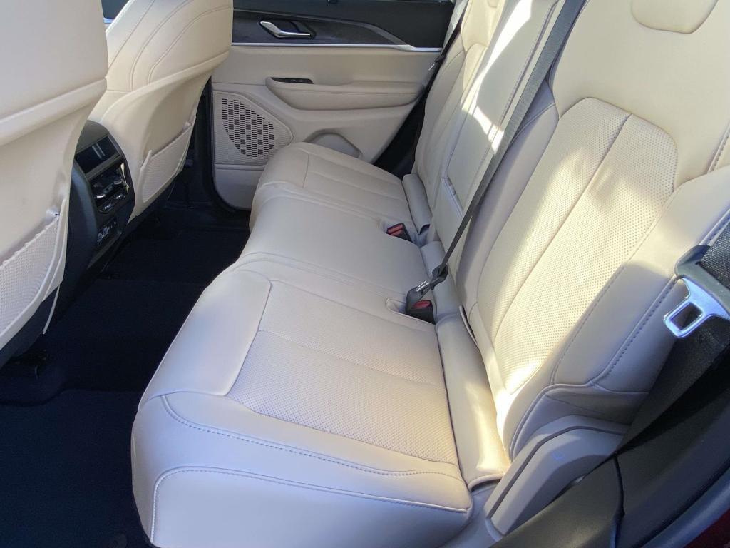 new 2025 Jeep Grand Cherokee car, priced at $49,977