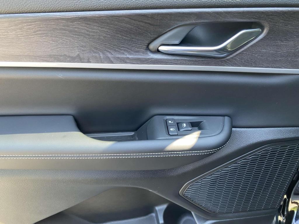 new 2025 Jeep Grand Cherokee L car, priced at $43,495