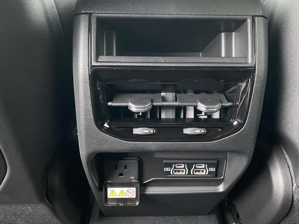 new 2025 Jeep Grand Cherokee car, priced at $44,652