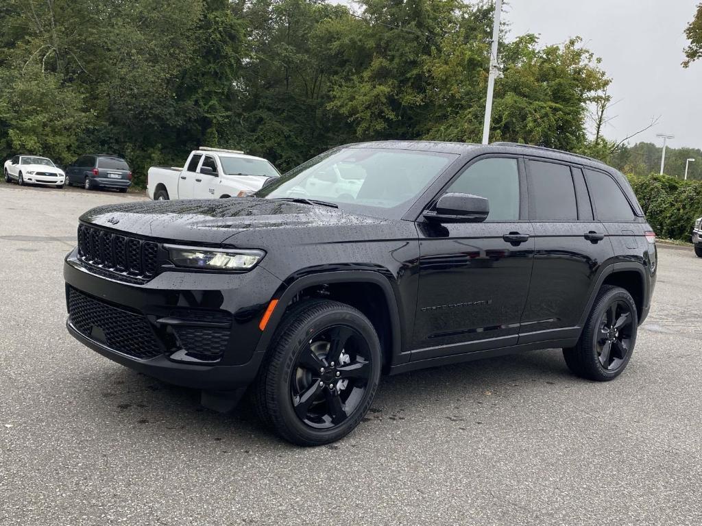 new 2025 Jeep Grand Cherokee car, priced at $44,652