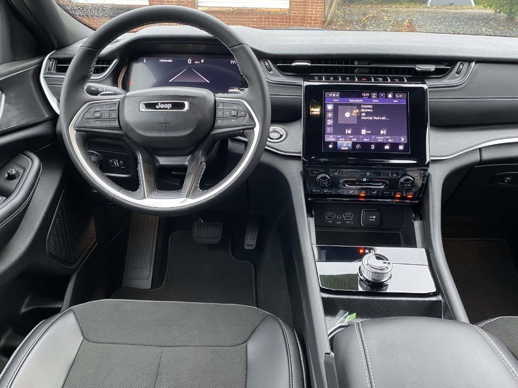 new 2025 Jeep Grand Cherokee car, priced at $44,652