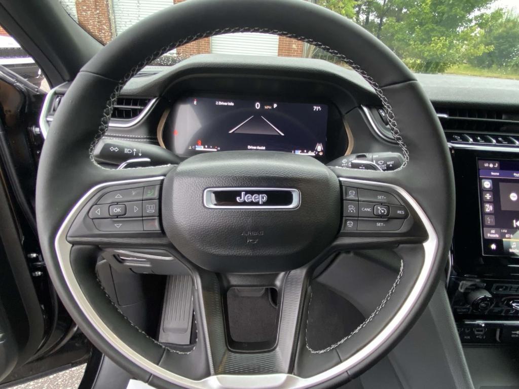 new 2025 Jeep Grand Cherokee car, priced at $44,652