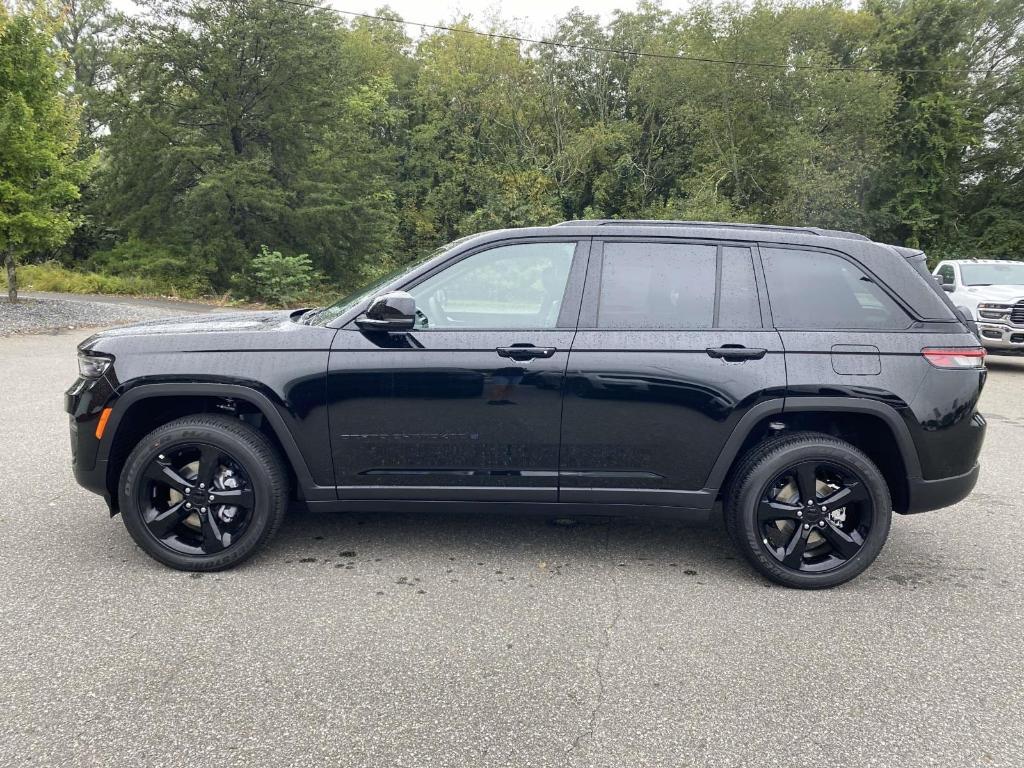 new 2025 Jeep Grand Cherokee car, priced at $44,652