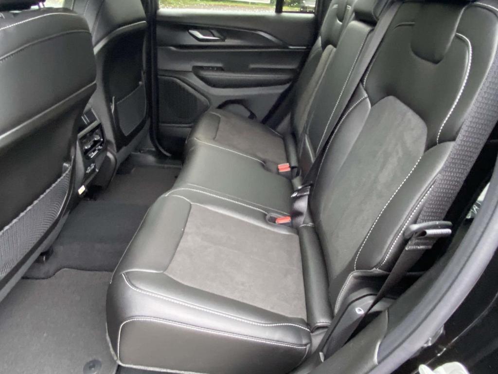 new 2025 Jeep Grand Cherokee car, priced at $44,652