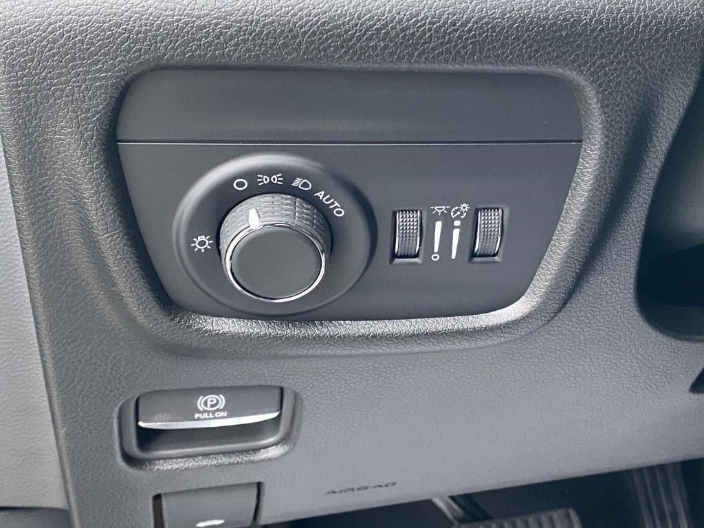 new 2025 Jeep Grand Cherokee car, priced at $44,652