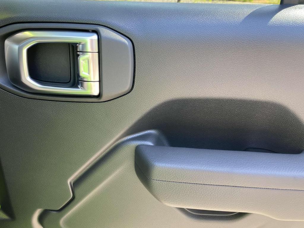 new 2025 Jeep Gladiator car, priced at $52,941