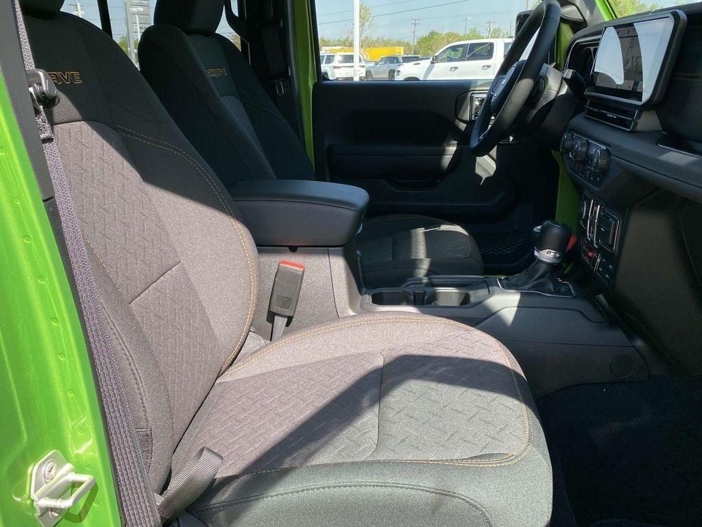 new 2025 Jeep Gladiator car, priced at $60,050