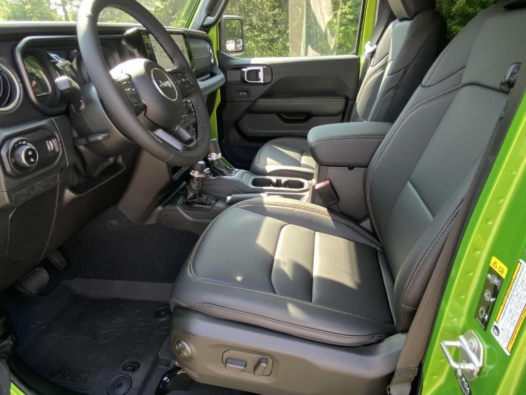 new 2025 Jeep Gladiator car, priced at $47,317