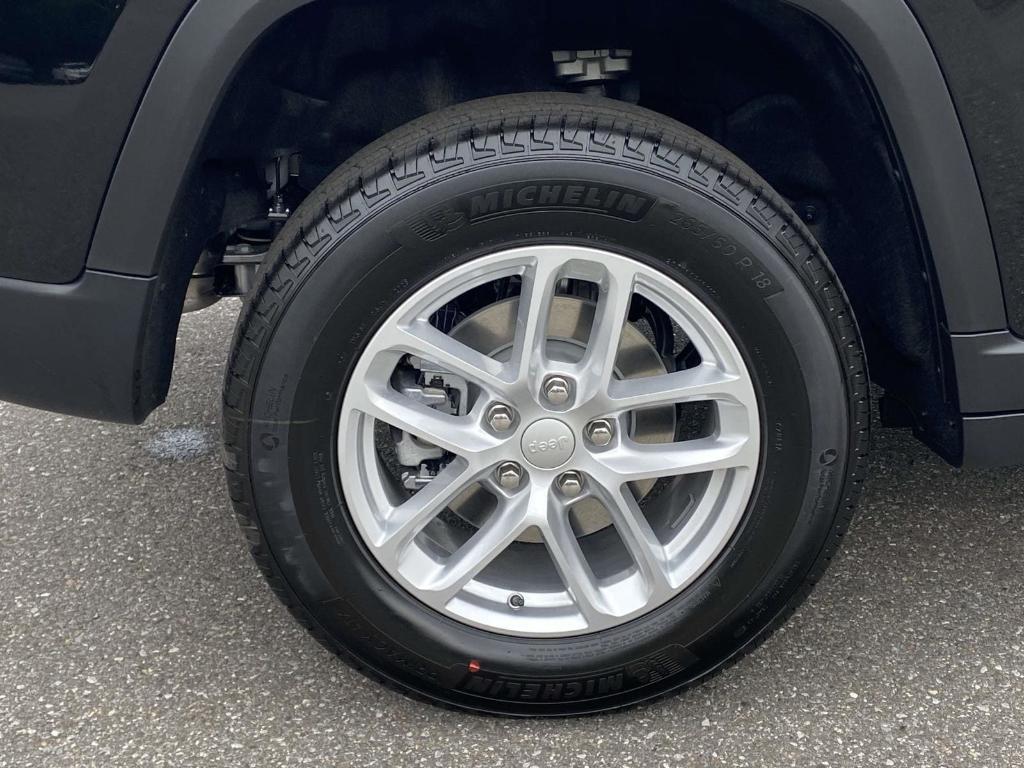 new 2025 Jeep Grand Cherokee car, priced at $38,125