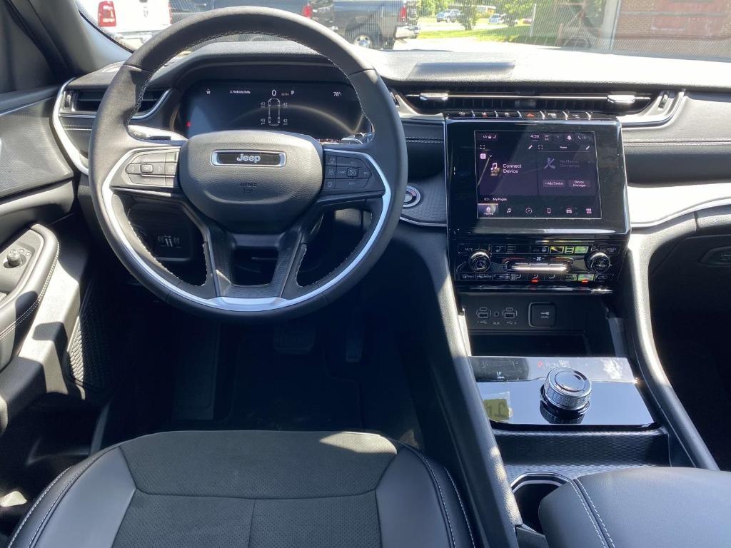 new 2025 Jeep Grand Cherokee L car, priced at $43,752