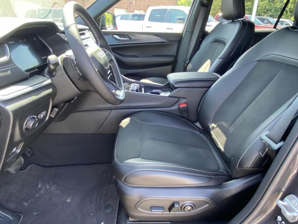 new 2025 Jeep Grand Cherokee L car, priced at $43,752