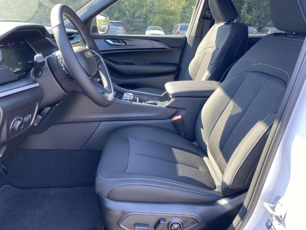 new 2025 Jeep Grand Cherokee L car, priced at $42,825
