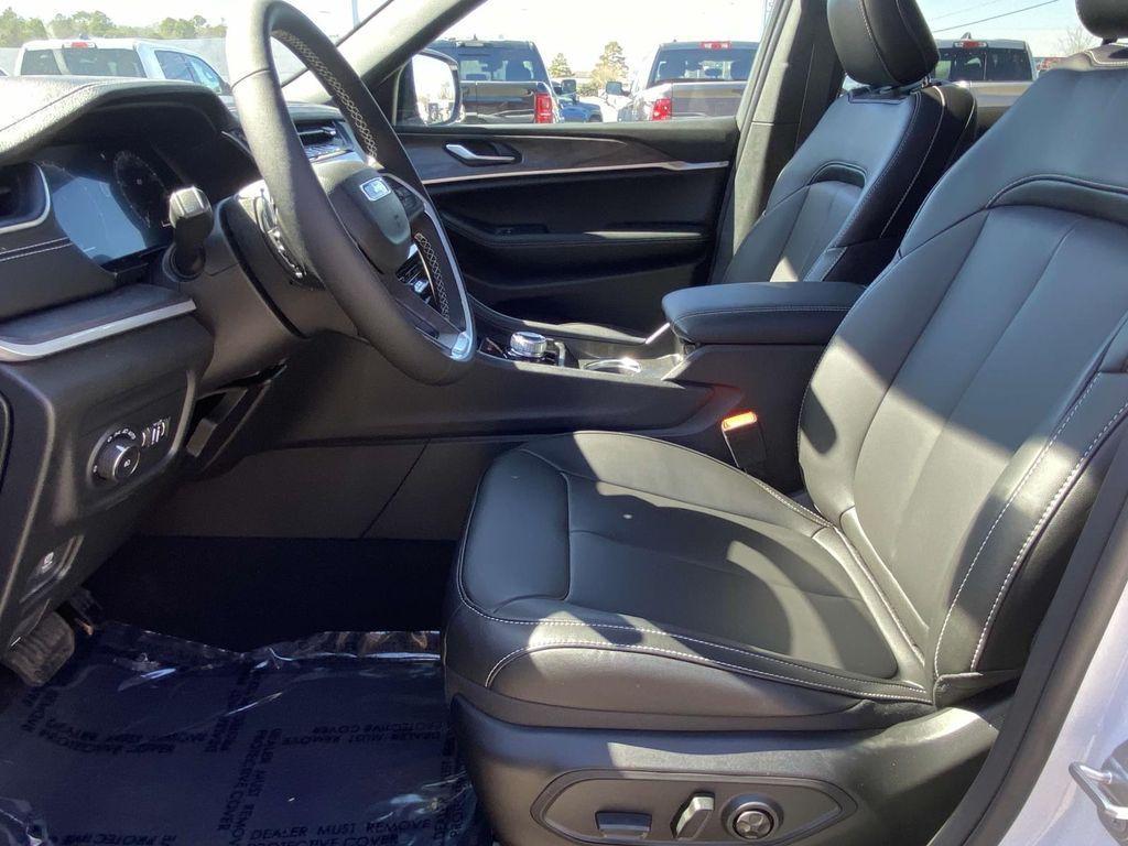 new 2025 Jeep Grand Cherokee car, priced at $46,640
