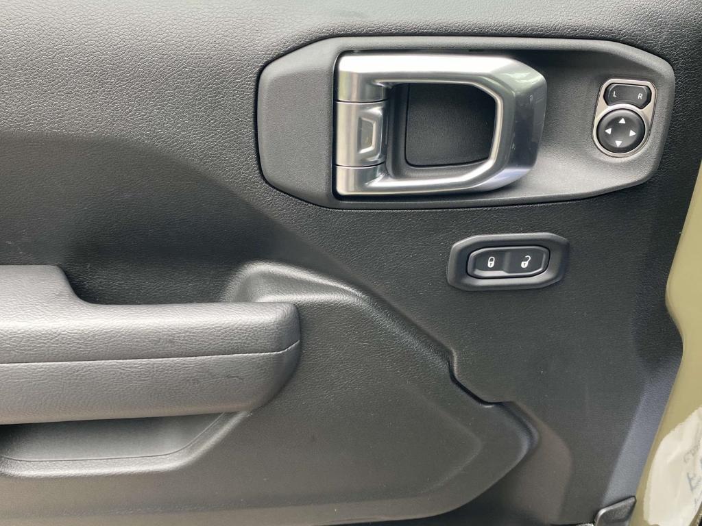 new 2025 Jeep Gladiator car, priced at $53,885