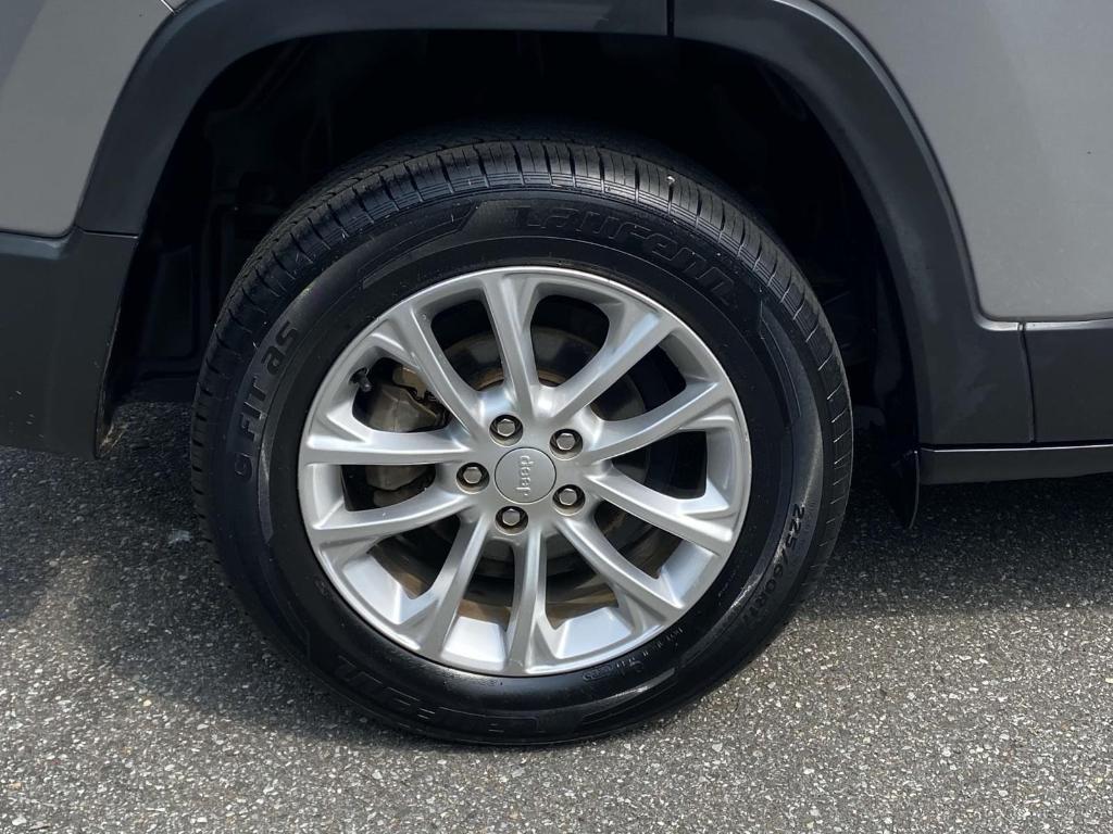 used 2019 Jeep Cherokee car, priced at $13,994