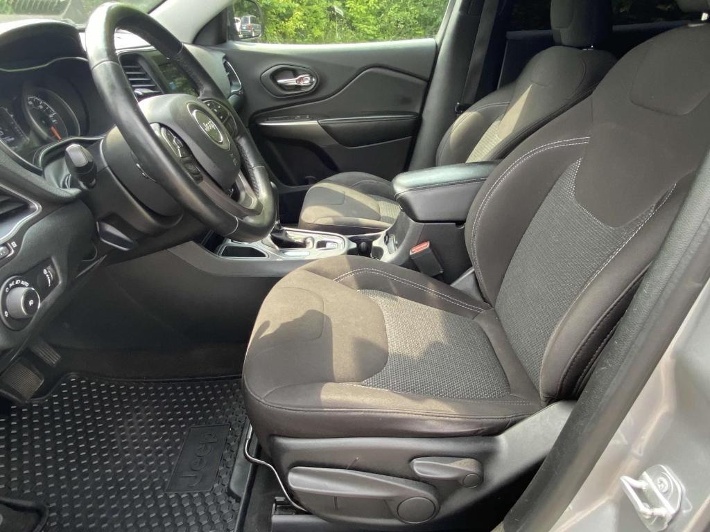 used 2019 Jeep Cherokee car, priced at $13,994