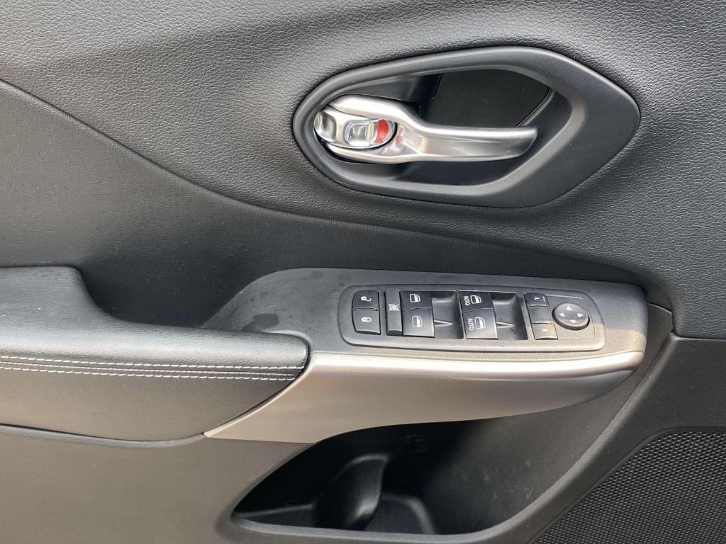 used 2019 Jeep Cherokee car, priced at $13,994