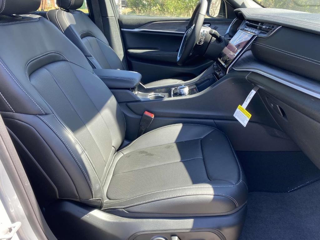 new 2025 Jeep Grand Cherokee car, priced at $55,455